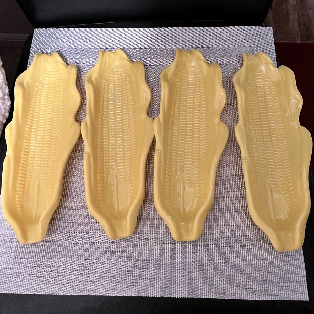 NWOT FOUR 🌽 YELLOW CORN HOLDERS FOR YOUR NEXT PICNIC OR YOUR NEXT DINNER
